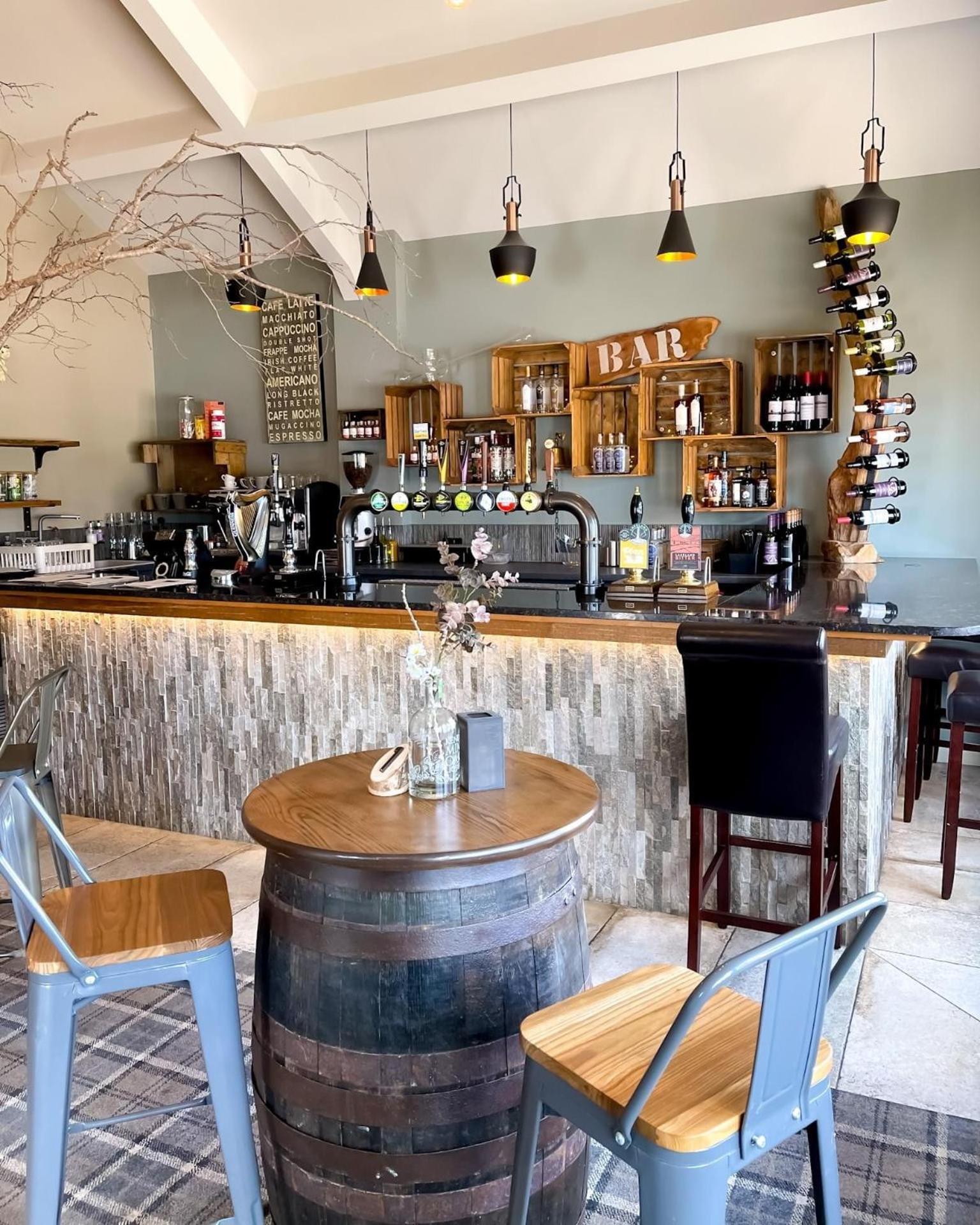 The Tavern At Hale Мілнторп Екстер'єр фото